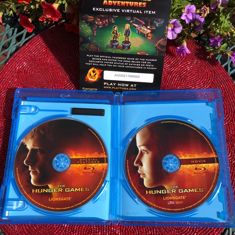The Hunger Games DVD Movie with Special Features